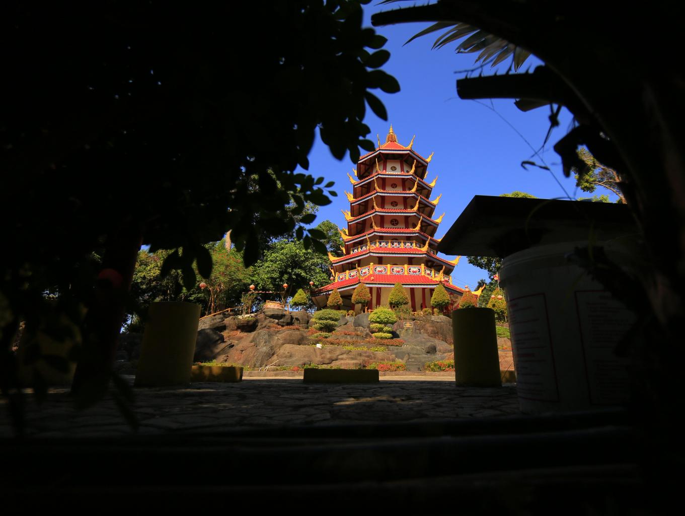 Atraksi Pagoda Nusantara